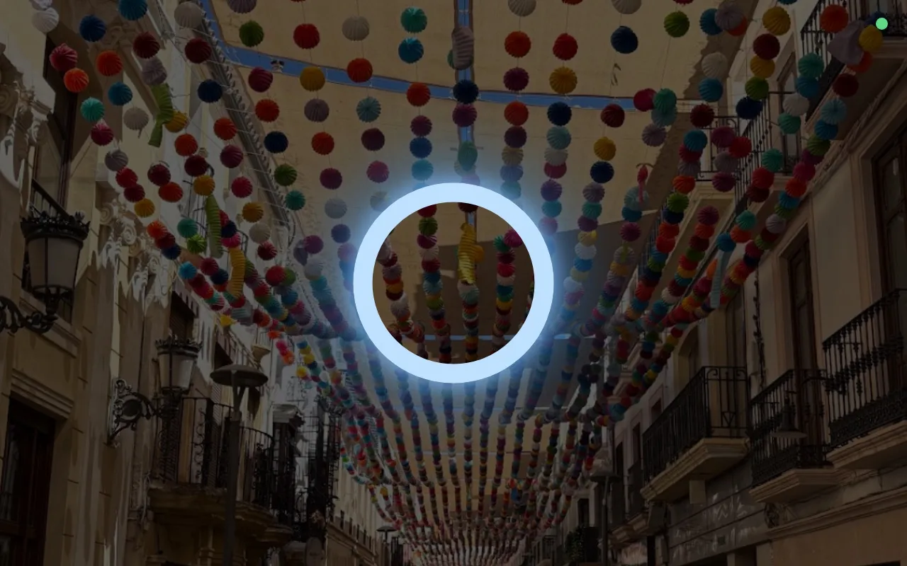 An Anamanti display listening: a glowing blue ring over the photo slideshow